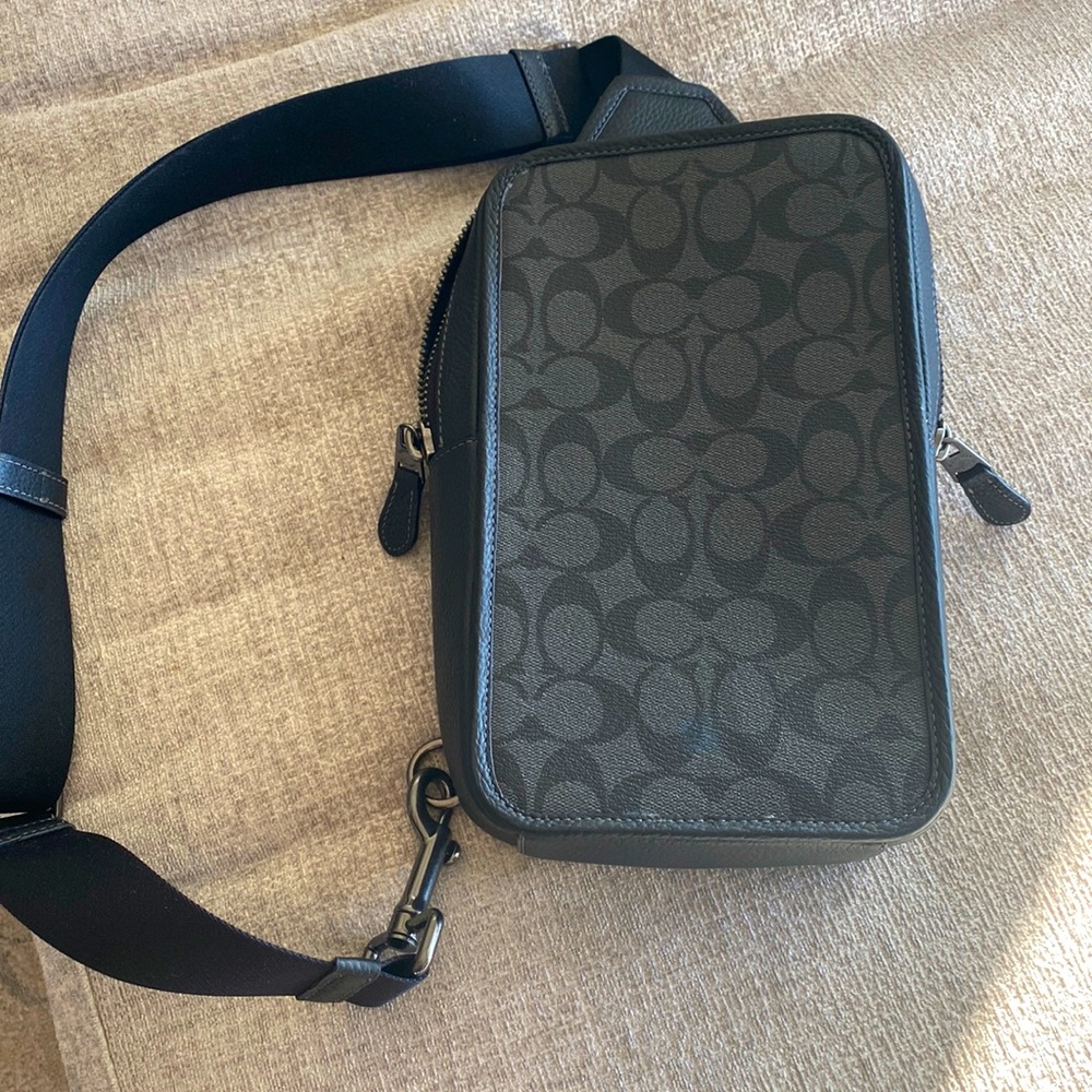Authentic Coach Sullivan Pack with adjustable strap
